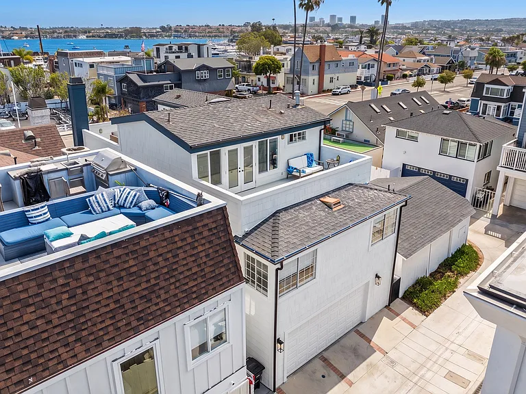 709 W Balboa Blvd — Photo 61