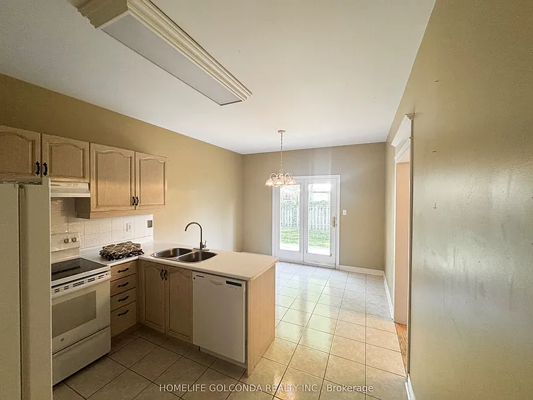 440 Seneca Ct — Photo 5