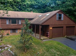 29 Bittersweet Dr, Gales Ferry, CT 06335