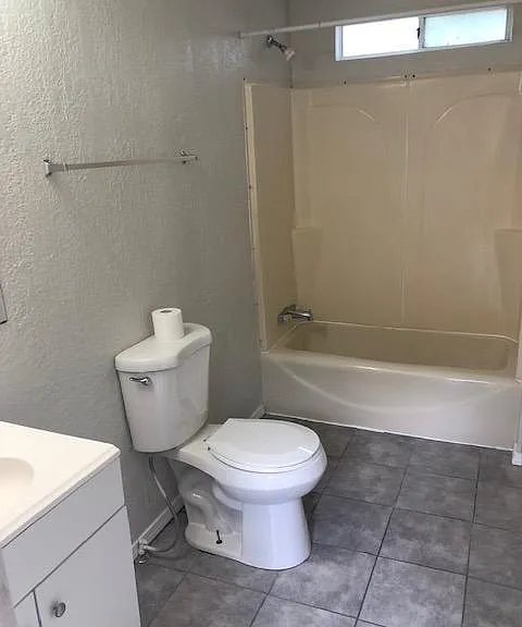 466 Richardson Dr — Photo 9