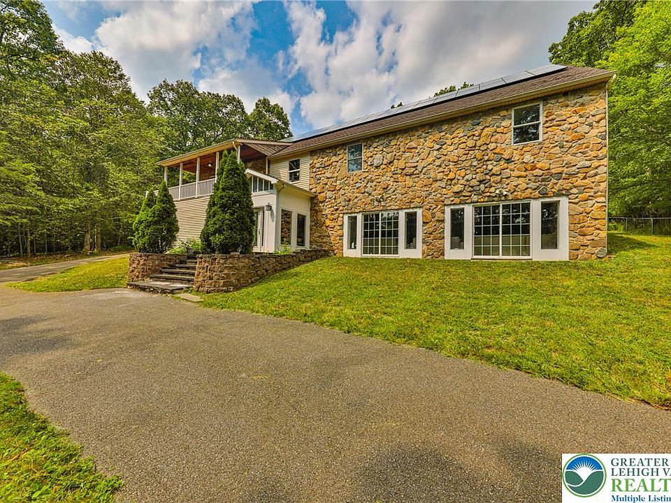 1st image of 2153 Meadowlake Rd