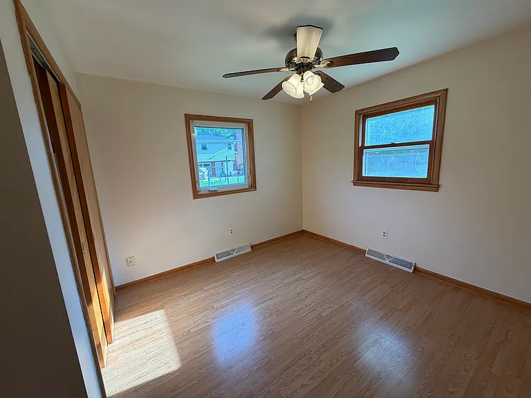 703 E Harding Dr — Photo 17
