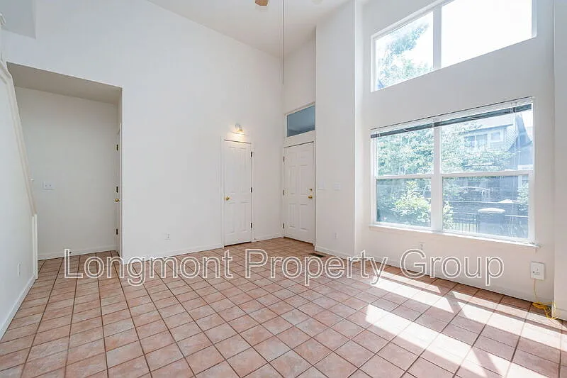 3 bed, 3.0 bath, 2350 sqft, $2,540 — Photo 3