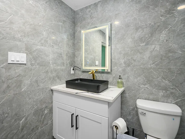 1118 Banks St #25 — Photo 11