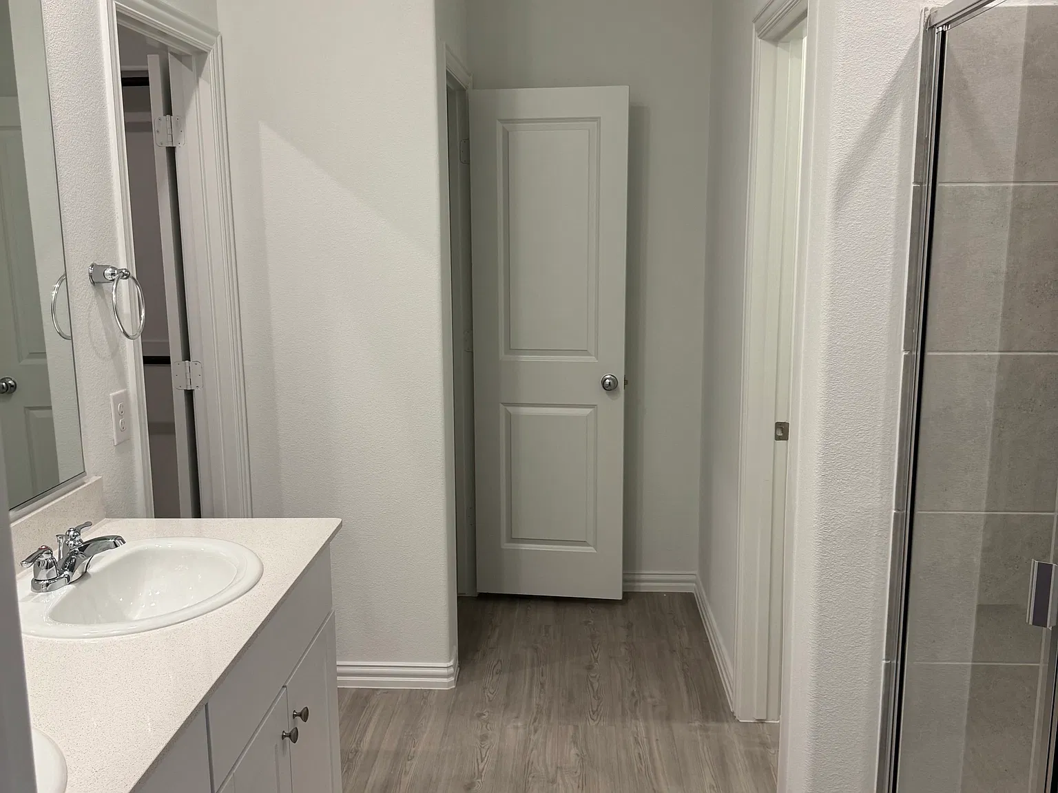 4 bed, 2011 sqft, $2,295 — Photo 4