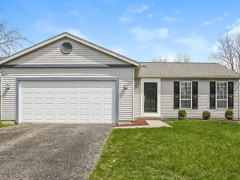 3150 Plainfield Ct — Photo 2