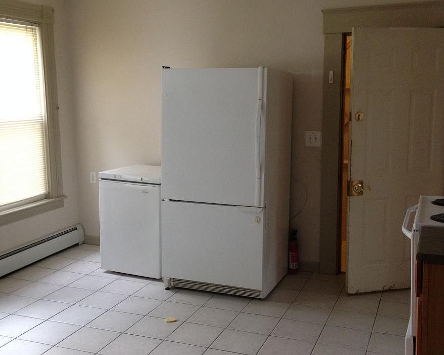 2nd image of 402 Rimmon St #3