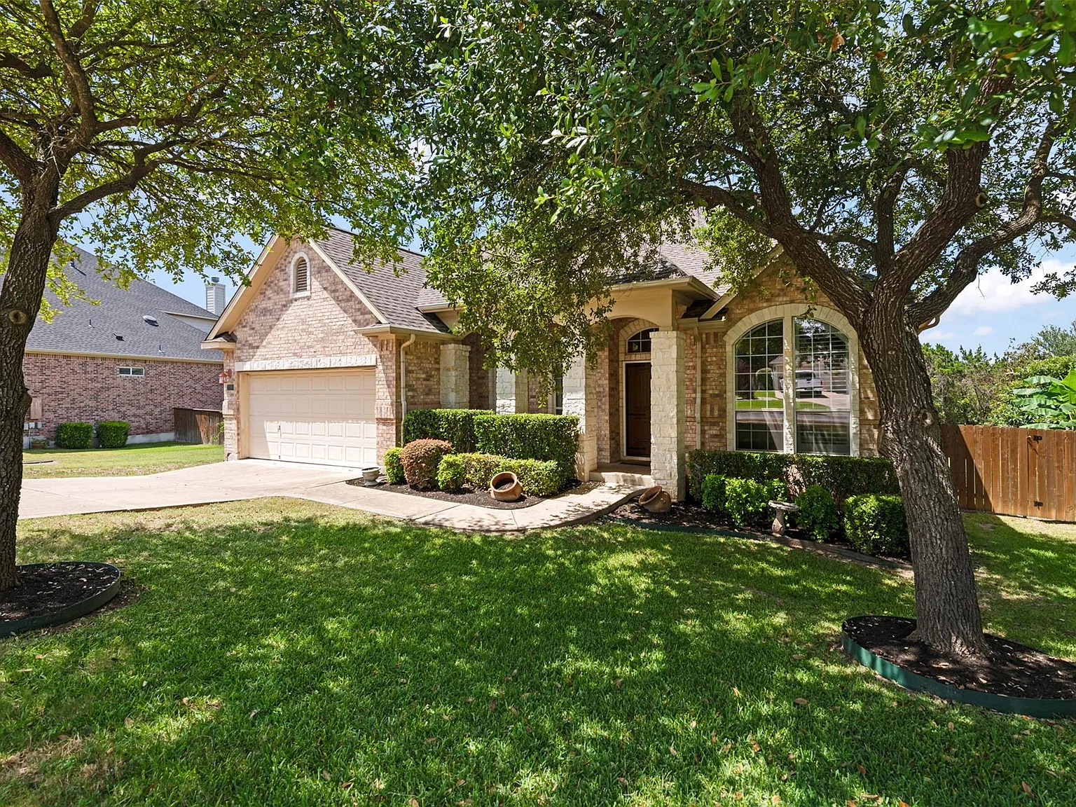 4 bed, 3.0 bath, 3315 sqft, $5,300 — Photo 1