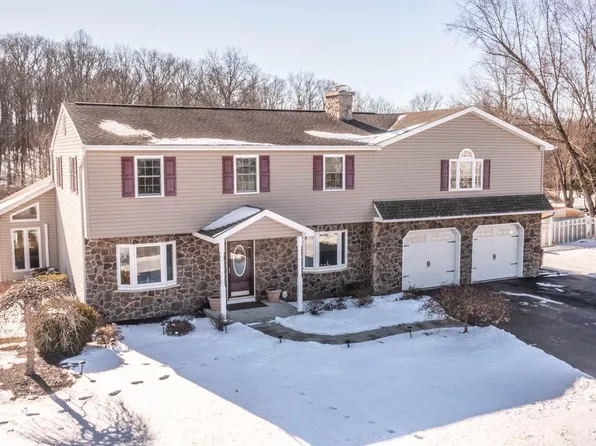 38 S Vassar Dr, Quakertown, PA 18951