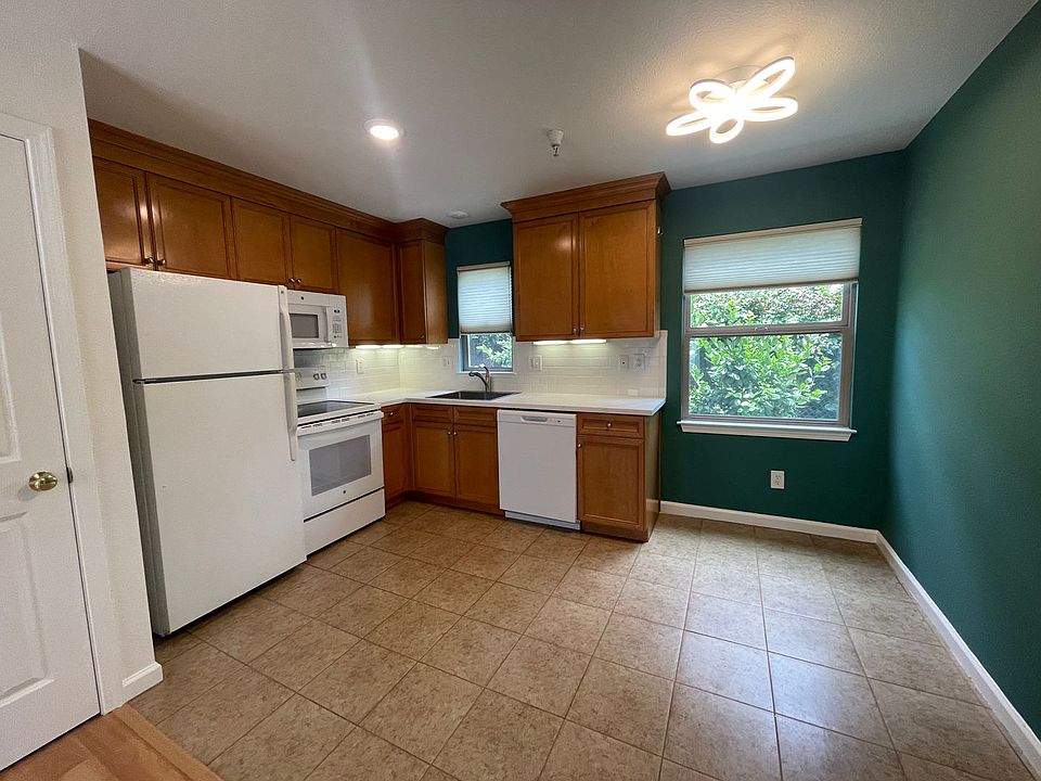 1st image of 1455 E 36th St #102