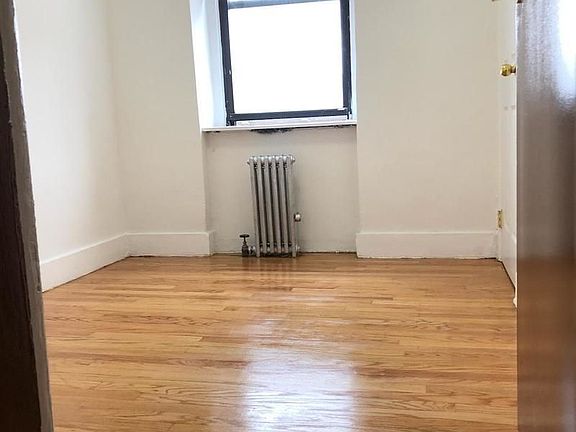 3rd image of 708 Manhattan Ave Floor 4
