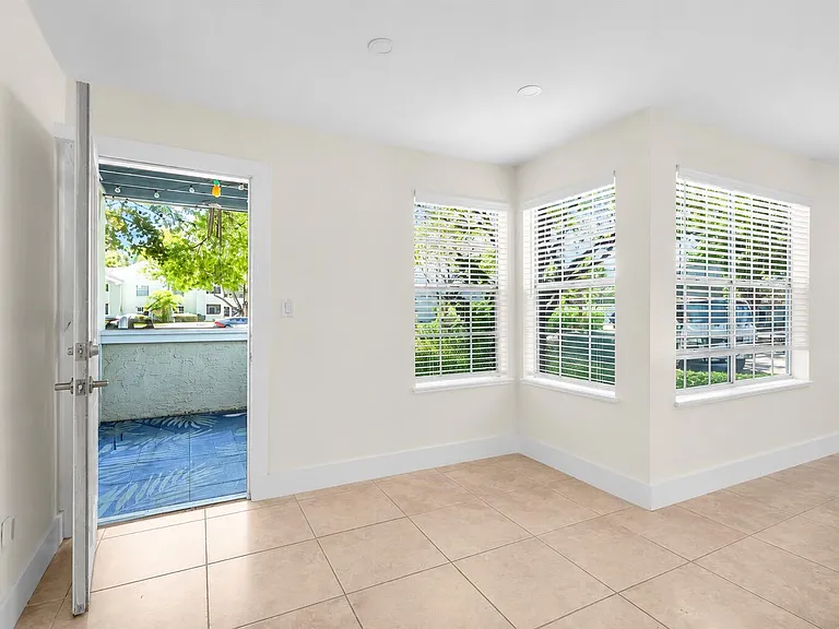 2175 Crystal Way #G — Photo 4