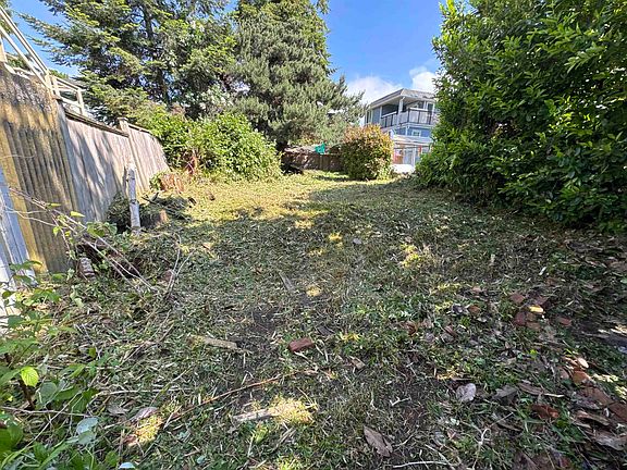 5th image of 15671 Marine Dr