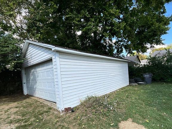 2nd image of 905 Byars Ave