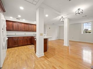 4101 Rio Vista Dr, Mahwah, NJ 07430