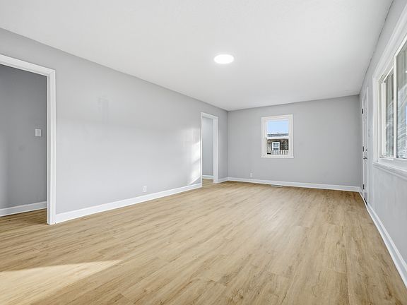 4th image of 3811 N Sheridan Ave