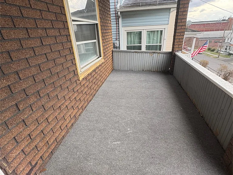 623 Crown Ave — Photo 2
