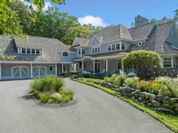 6338 Trillium Trl, Harbor Springs, MI 49740