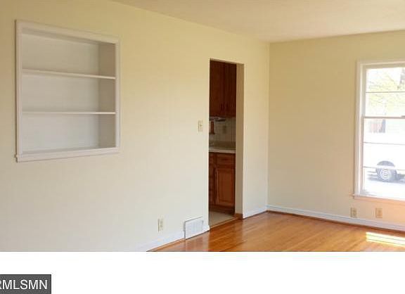 4th image of 900 Saint Paul Ave