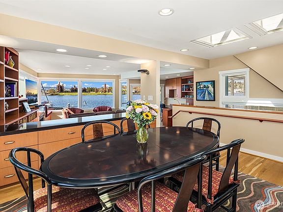 4th image of 10 E Roanoke Street #2