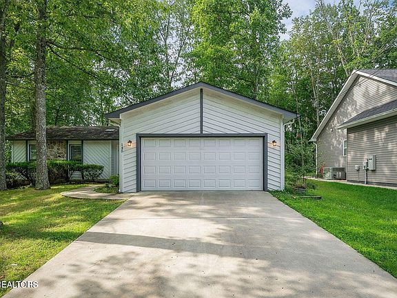 3rd image of 145 Anglewood Dr