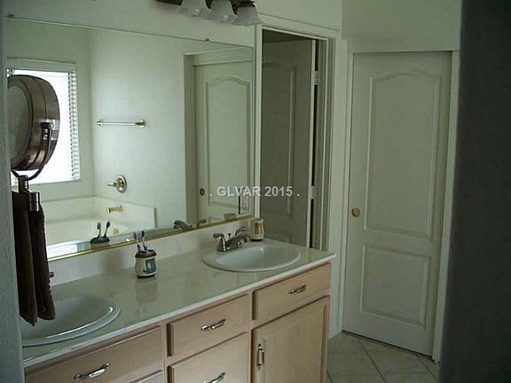 4th image of 4251 Jordanville St