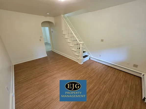30 Victoria St APT 4, Keene, NH 03431