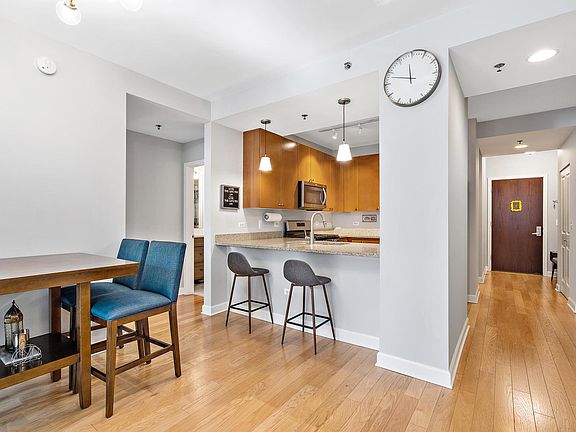 5th image of 1400 S Michigan Ave APT 505