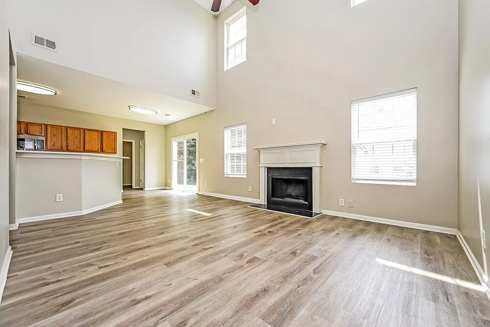 3 bed, 2.5 bath, 2596 sqft, $2,415 — Photo 4