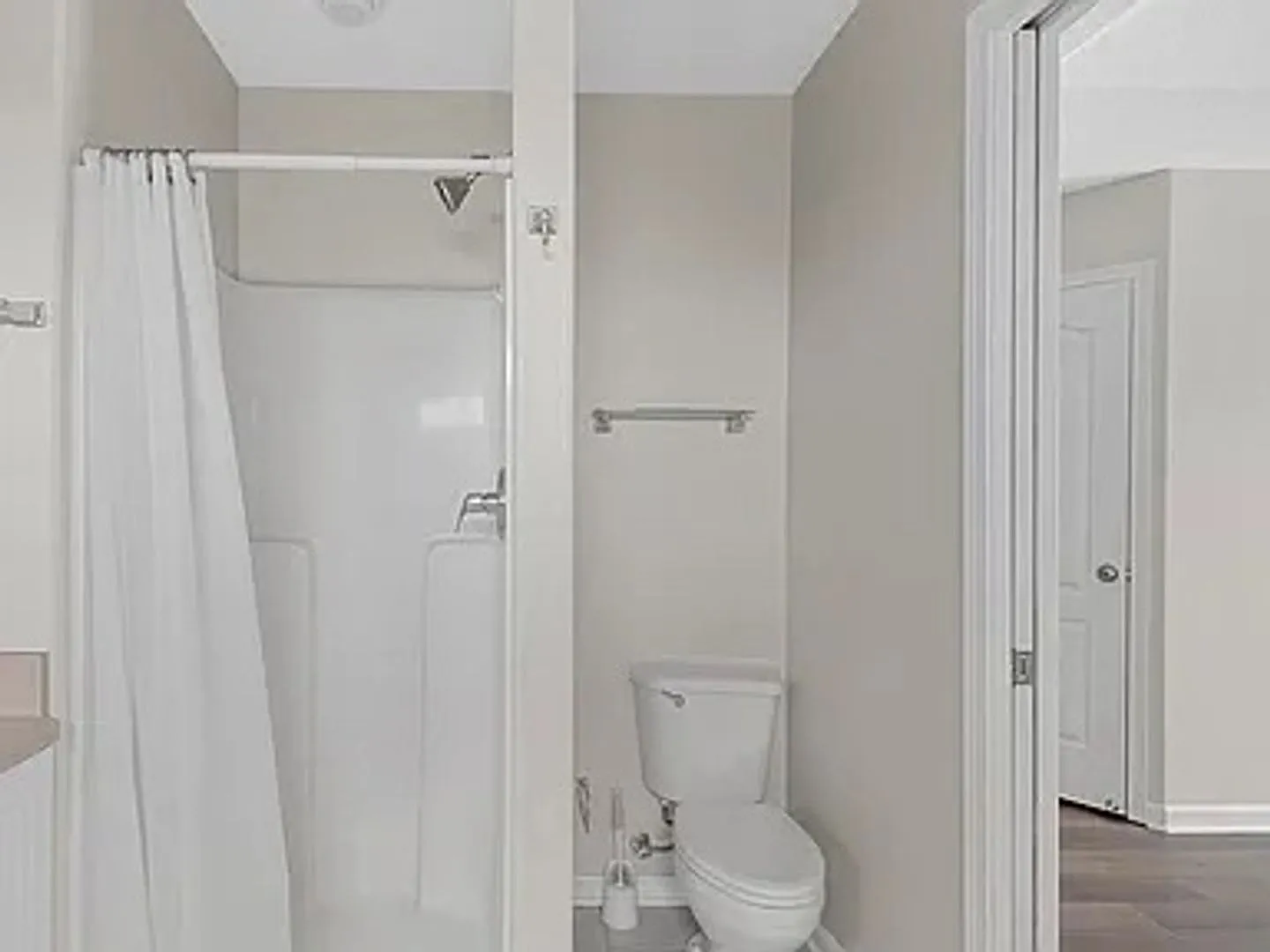 Single-Family House for Rent — Photo 4