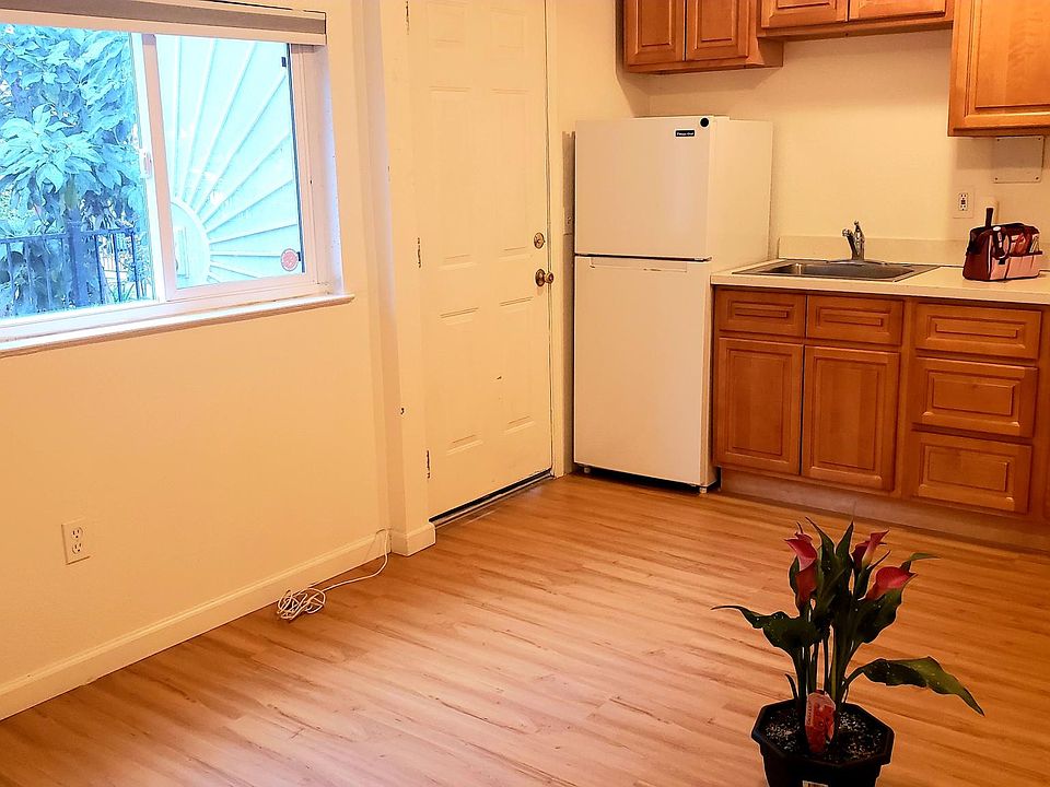 Kitchen/ Dining area