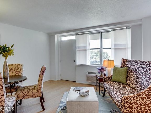 5th image of 2030 N Adams St APT 1101