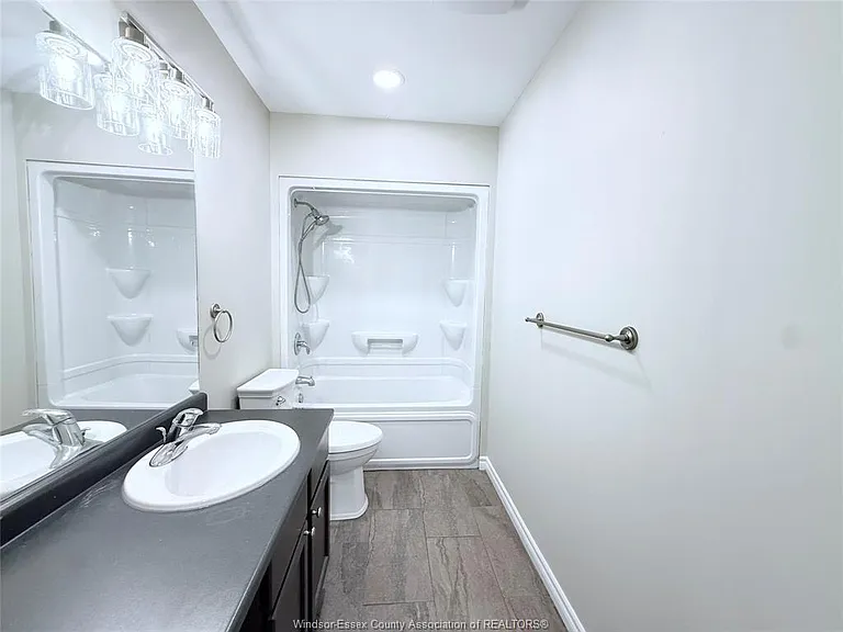 170 Diane Cres — Photo 12