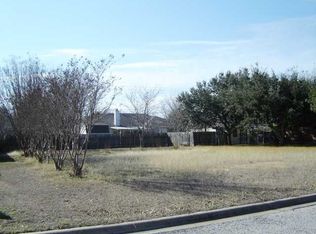 2105 Lark Ln, Taylor, TX 76574