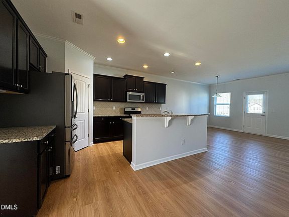 3rd image of 8017 Matinvesi St