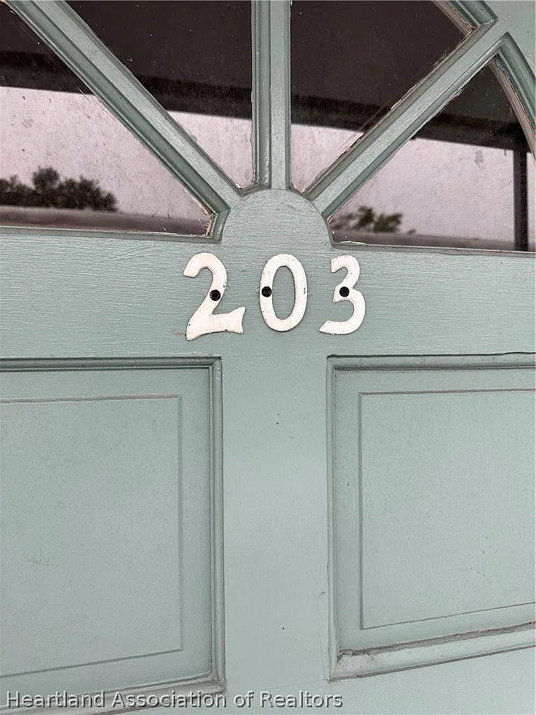 1 bed, 1.0 bath, 396 sqft, $850 — Photo 1