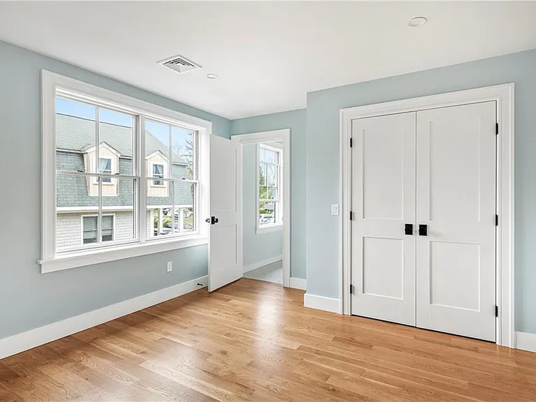 118 Newport Ave — Photo 27