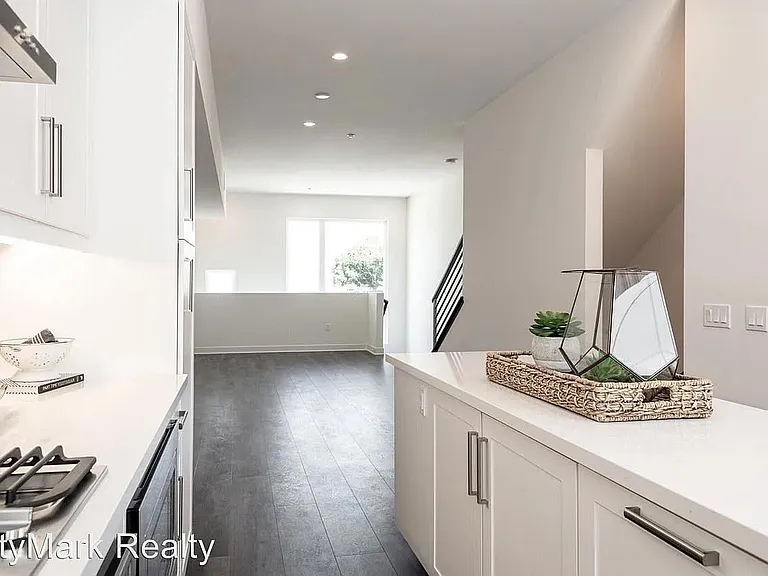 2059 5th Ave — Photo 5