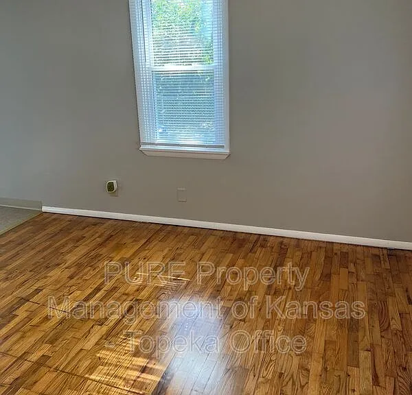 1926 SE Michigan Ave — Photo 4