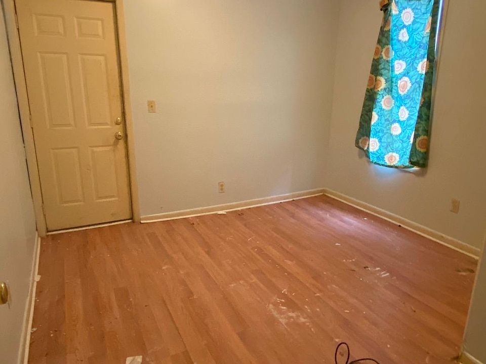 2nd image of 109 Bristol St