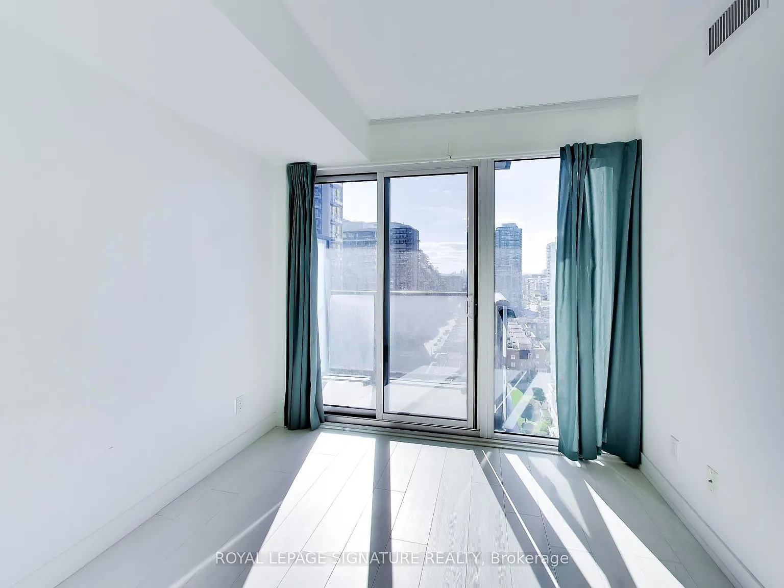 ZEN Condos — Photo 3