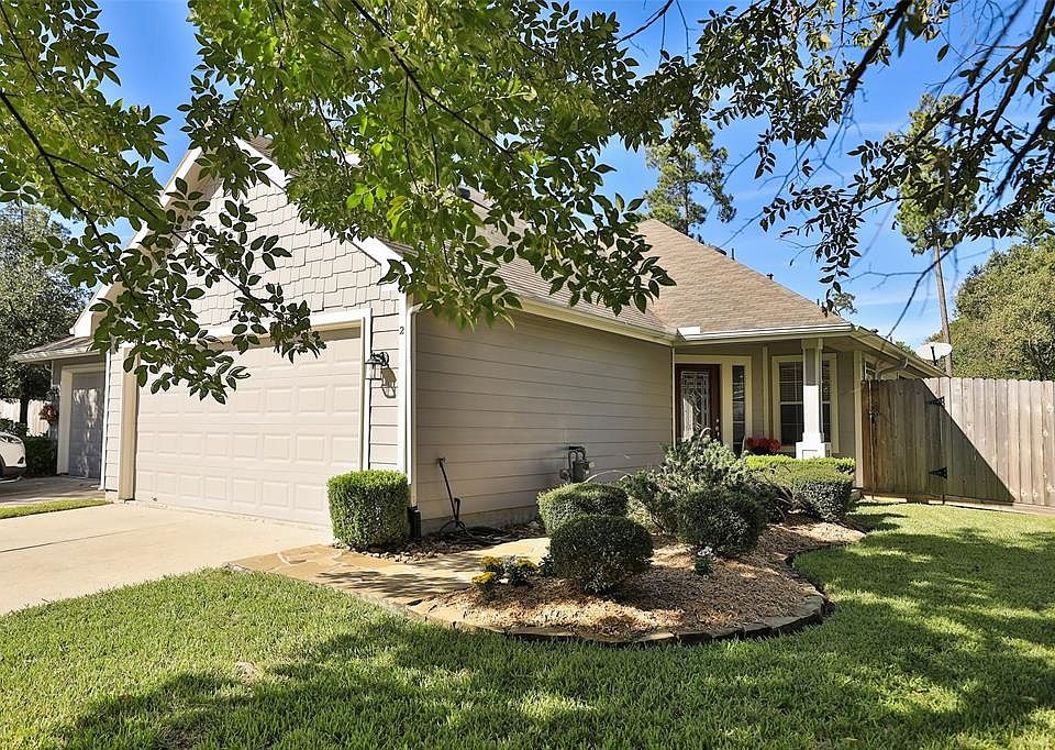 LOVELY 3 BEDROOM 3 BATH IN WINDSOR LAKES -