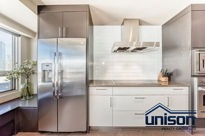 3 bed, 2400 sqft, $5,800 — Photo 3