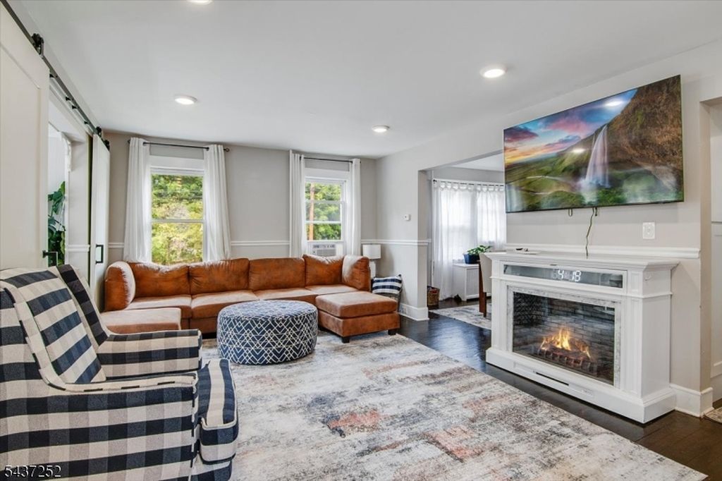 Apartment in Cedar Grove, Essex - View 4