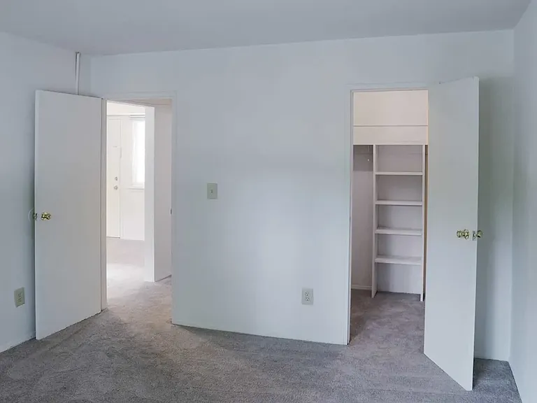 Towne Oaks Apartments — Photo 24