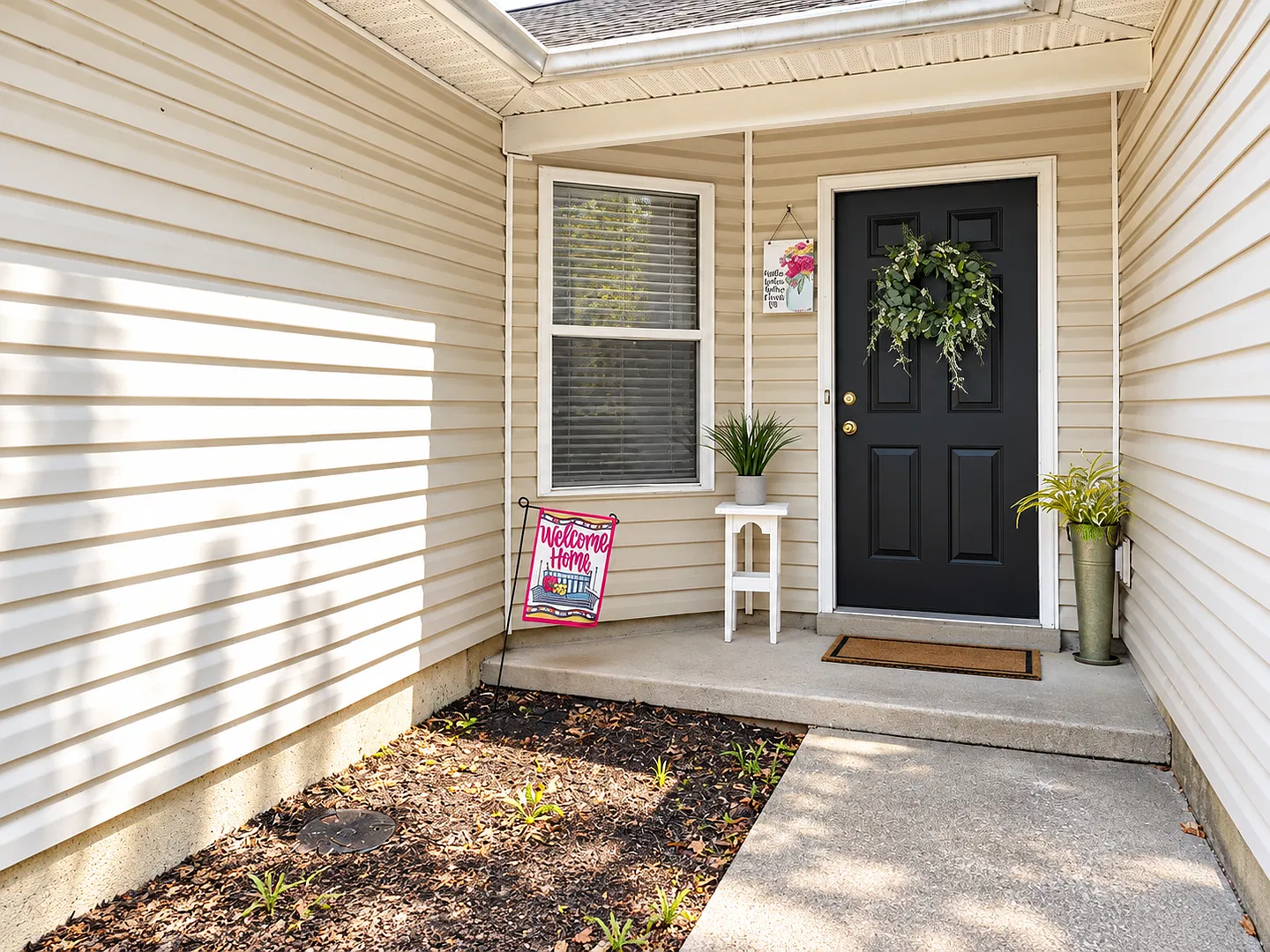 4 Bedroom / 2 Bathroom Home with Attached Garage — Photo 3
