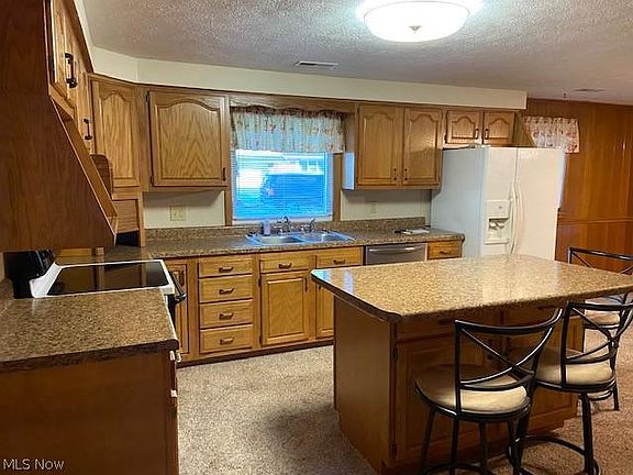 2nd image of 637 Orchard Ave NW