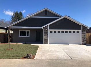 732 Lincoln Rd, Grants Pass, OR 97526