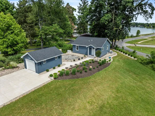 23150 S Shore Dr, Edwardsburg, MI 49112
