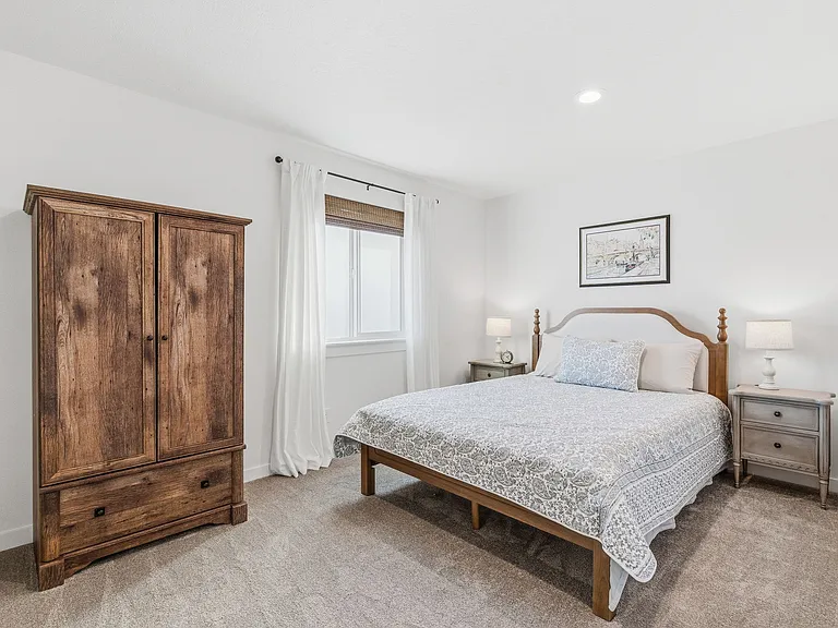 305 E Chevy Dr — Photo 16